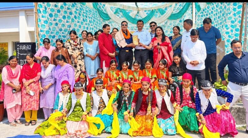 हरिपुर में गूंजी संस्कृत की स्वर लहरियां, विद्यार्थियों ने प्रतिभा से मोहा मन