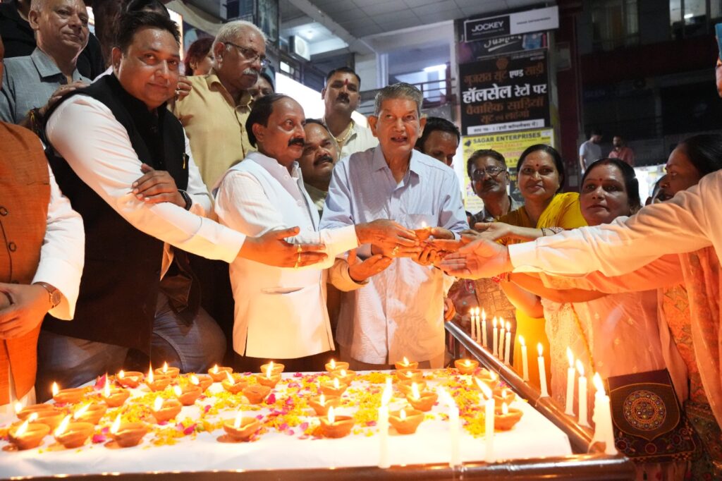 राजीव गांधी और महात्मा गांधी को श्रद्धांजलि, हरीश रावत ने कहा- चुनौतीपूर्ण दौर में गांधी के सत्य-अहिंसा और राजीव के आधुनिक भारत के सपनों को आगे बढ़ाने की जरूरत