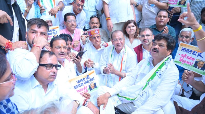 SIR विवाद को लेकर उत्तराखंड कांग्रेस का सचिवालय कूच, CEC ज्ञानेश कुमार के इस्तीफे की मांग