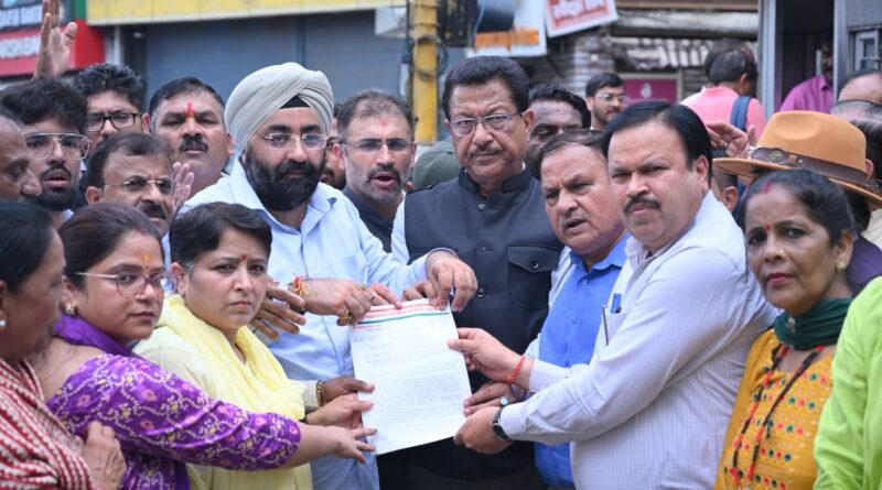 CEC ज्ञानेश कुमार के खिलाफ कांग्रेस का प्रदेशव्यापी प्रदर्शन, देहरादून में पुलिस से झड़प