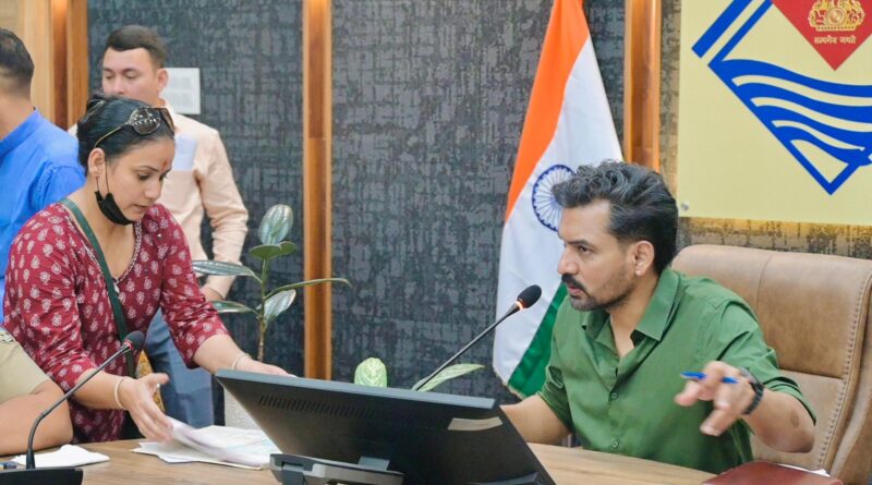 समाधान दिवस में 140 से ज्यादा शिकायतें, डीएम ने अफसरों को दो टूक—कागजों में नहीं, जमीन पर दिखे कार्रवाई