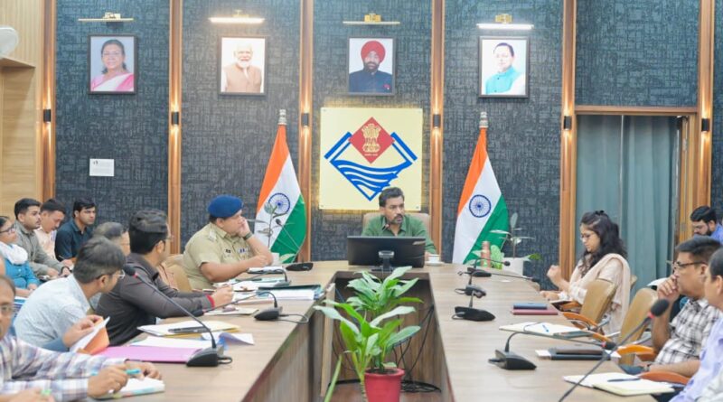 CM Helpline पर लापरवाही बर्दाश्त नहीं, DM ने 36 से 180 दिन पुरानी शिकायतों पर मांगी रिपोर्ट