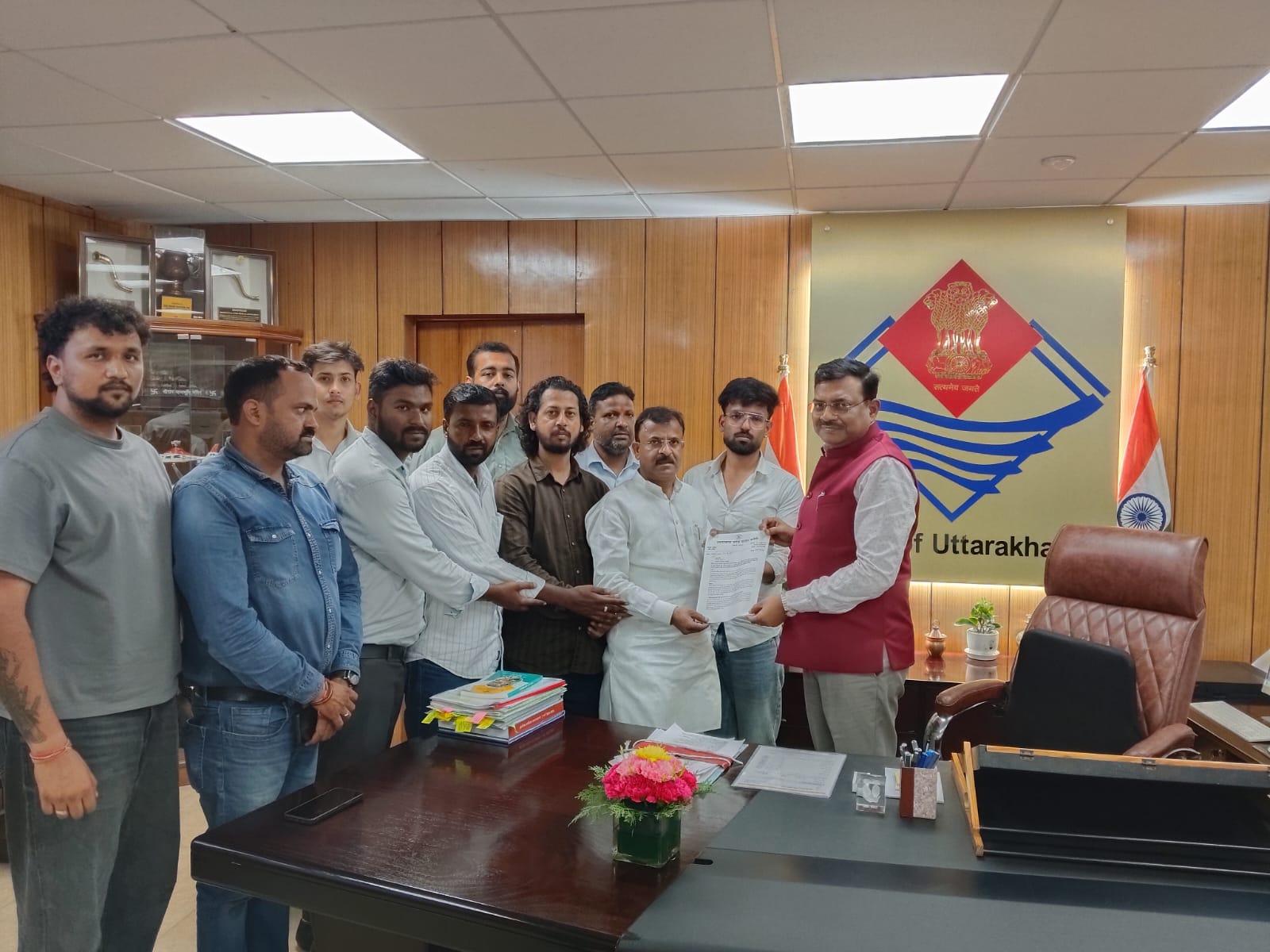 सरकारी भूमि के कथित दुरुपयोग पर कांग्रेस ने मुख्य सचिव से की मुलाकात, निष्पक्ष जांच की मांग