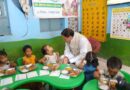 खटीमा में ‘आंगन मिलन’ में सीएम धामी ने बच्चों को परोसा भोजन, गर्भवती महिलाओं को बांटी पोषण किट