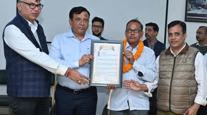 सूचना विभाग में 30 साल की सेवा के बाद रईस अहमद सेवानिवृत्त, महानिदेशक बंशीधर तिवारी ने दी भावभीनी विदाई