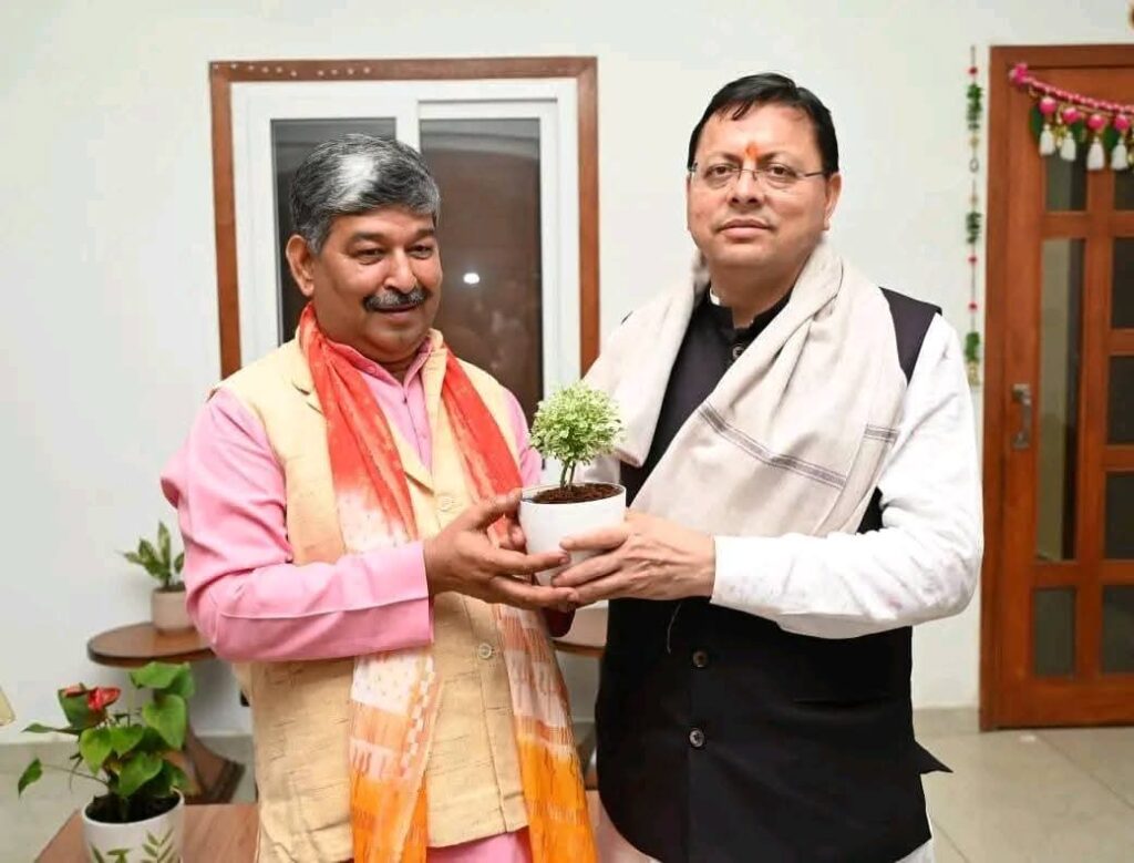 राज्यसभा उम्मीदवार बनने के बाद दिनेश आर्य ने CM धामी से की मुलाकात, जताया आभार