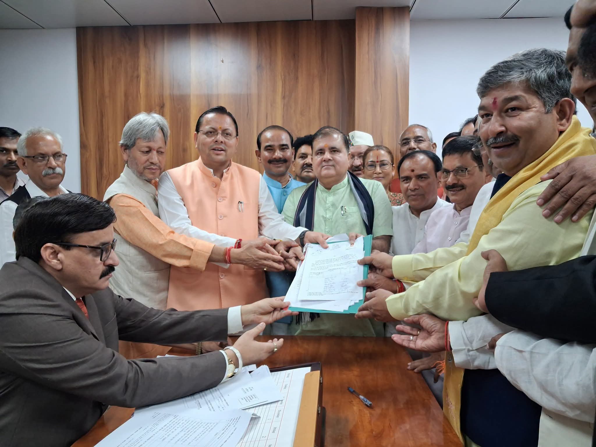 राज्यसभा प्रत्याशी दिनेश आर्य ने दाखिल किया नामांकन, CM धामी समेत भाजपा के दिग्गज रहे मौजूद