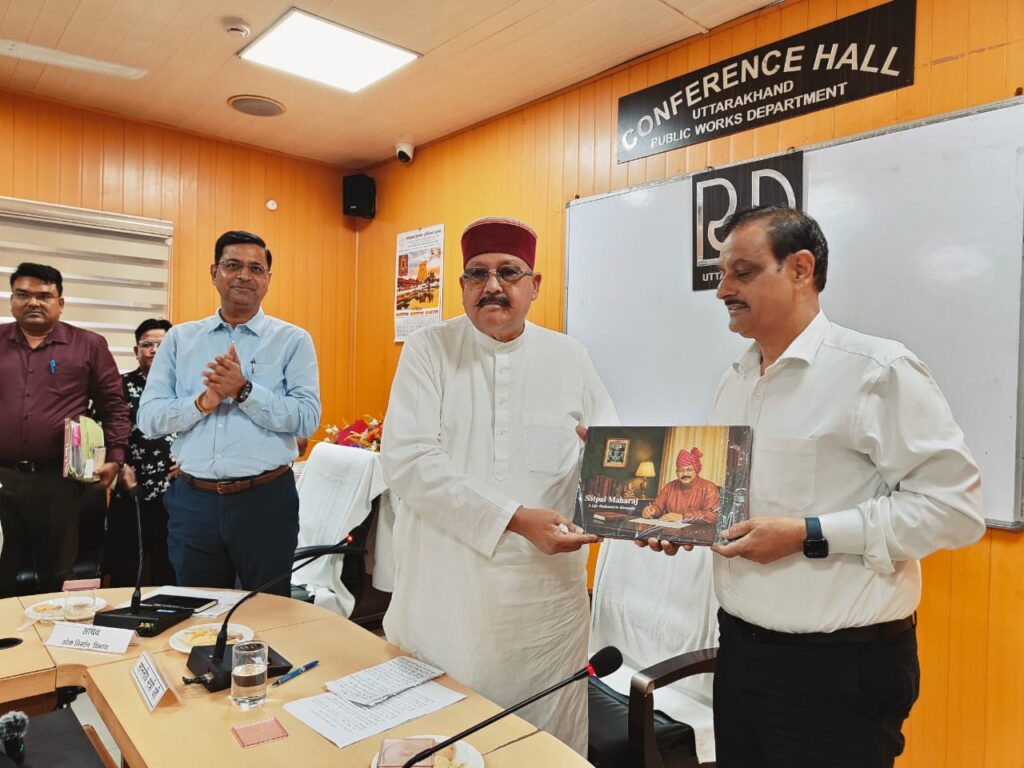 पीडब्ल्यूडी मंत्री सतपाल महाराज की समीक्षा बैठक, सड़क बहाली और रोड सेफ्टी पर फोकस