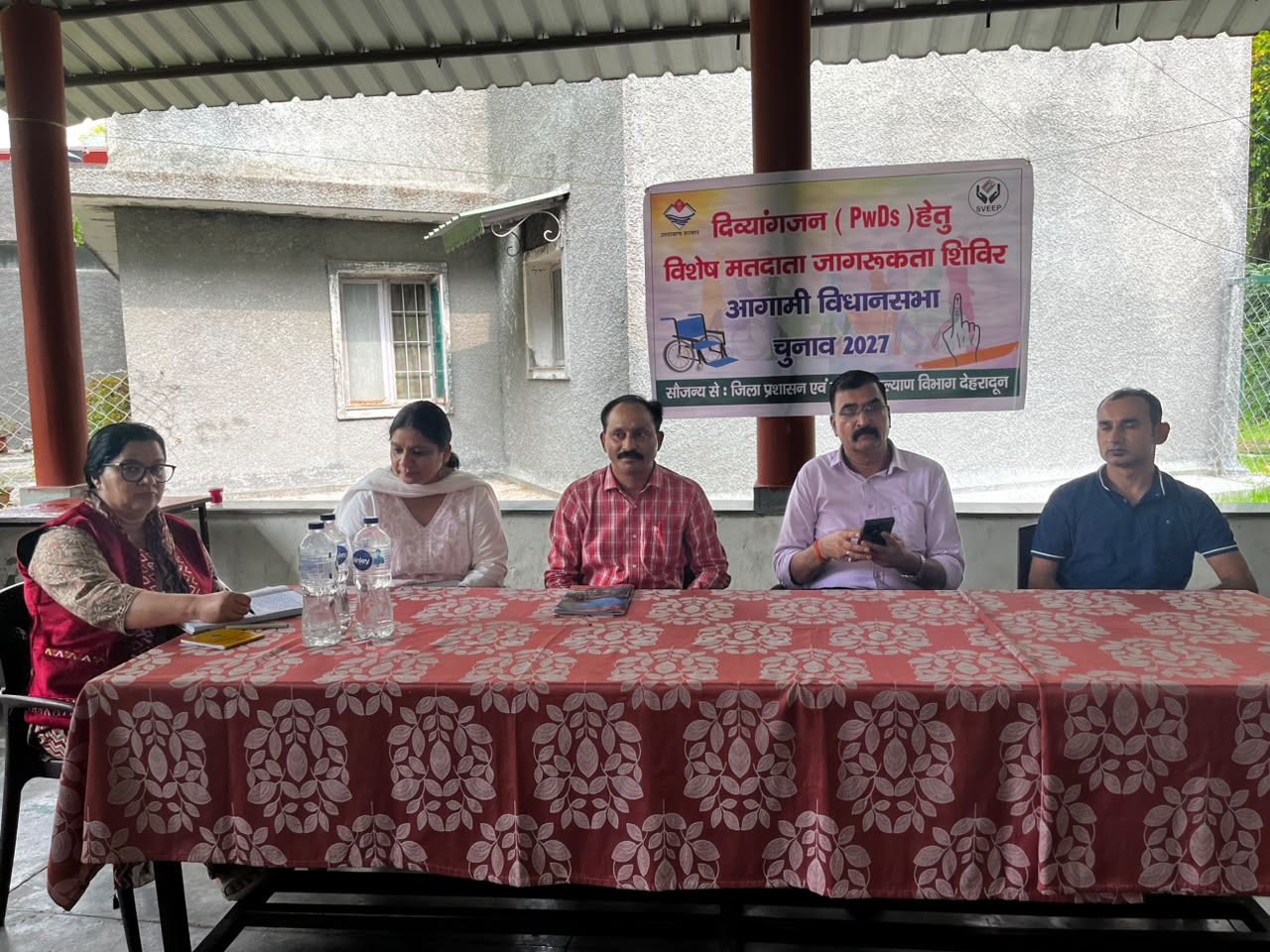 दिव्यांगजनों को मतदान के प्रति किया जागरूक, शत-प्रतिशत मतदान की अपील
