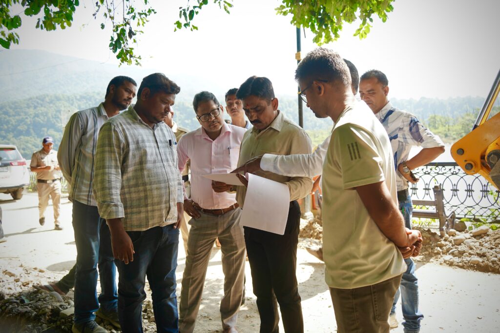 ऋषिकेश में विकास कार्यों का महापौर शम्भू पासवान ने किया निरीक्षण, गुणवत्ता से समझौता नहीं करने के निर्देश