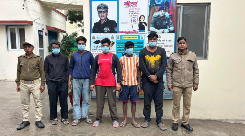 देहरादून में पुलिस का सत्यापन अभियान, 33 मकान मालिकों पर 3.30 लाख रुपये का जुर्माना; 5 संदिग्ध थाने लाए गए