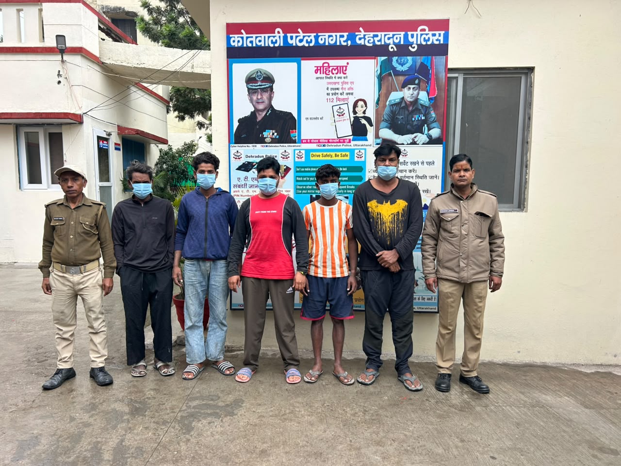 देहरादून में पुलिस का सत्यापन अभियान, 33 मकान मालिकों पर 3.30 लाख रुपये का जुर्माना; 5 संदिग्ध थाने लाए गए
