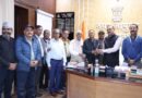 संयुक्त नागरिक संगठन ने नगर आयुक्त आलोक कुमार पांडेय को पुष्प भेंट कर जताया आभार
