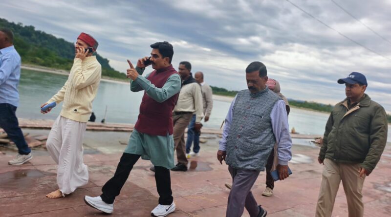 त्रिवेणी घाट के कायाकल्प की तैयारी तेज, महापौर शम्भू पासवान ने किया औचक निरीक्षण; दीपावली तक कार्यों में तेजी लाने के निर्देश