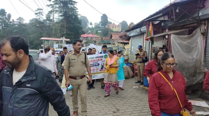चकराता में दून पुलिस की ‘पाठशाला’, नुक्कड़ नाटक से छात्रों को नशे के खिलाफ किया जागरूक