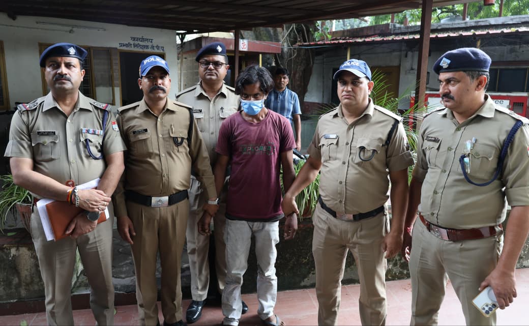बसंत विहार नकबजनी का खुलासा, आठ लाख की ज्वैलरी के साथ आरोपी गिरफ्तार