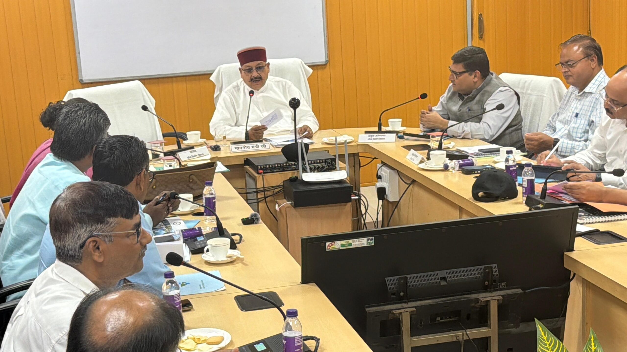 नदियों के चैनलाइजेशन में तेजी लाएं, किसानों तक पहुंचे सिंचाई का पानी: सतपाल महाराज