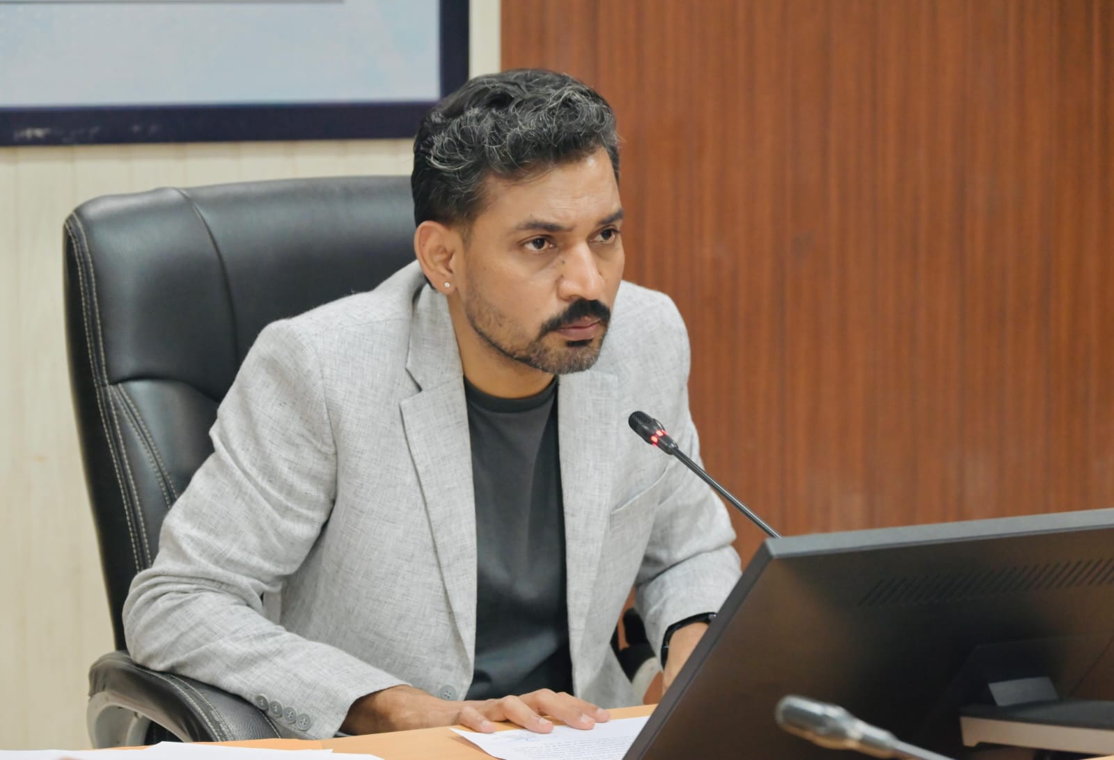 सिंगल यूज प्लास्टिक पर DM आशीष चौहान का शिकंजा, सप्लाई नेटवर्क तोड़ने के निर्देश; अवैध डंपिंग पर कटेगा चालान