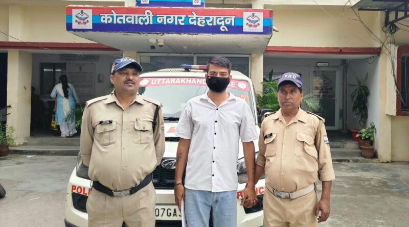 दून अस्पताल में चापड़ लहराकर डॉक्टरों को धमकाने वाला गिरफ्तार, लूट और हत्या के प्रयास समेत कई मुकदमे दर्ज