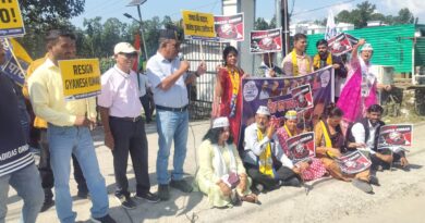 वोट चोरी के आरोपों पर AAP का निर्वाचन आयोग कार्यालय पर प्रदर्शन, उमा गौड़ सिसोदिया समेत कई कार्यकर्ता हिरासत में